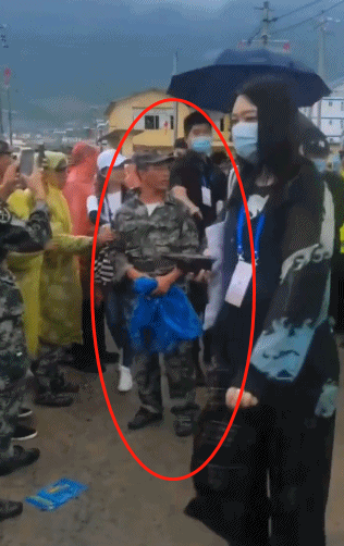 吳亦凡安保公司回應推搡“戰士”：與其他工作人員出現肢體接觸引發誤解